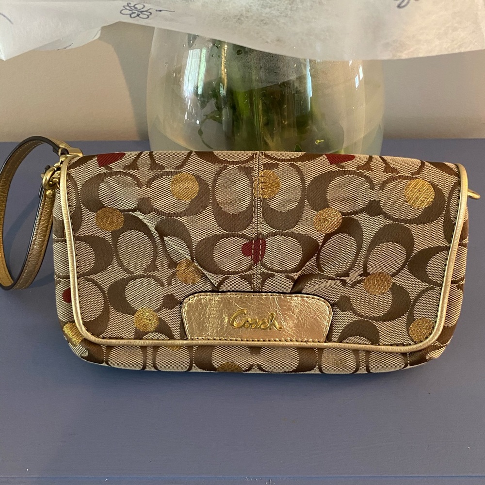 🌹❤️Coach secret admirer large flip wristlet🌹